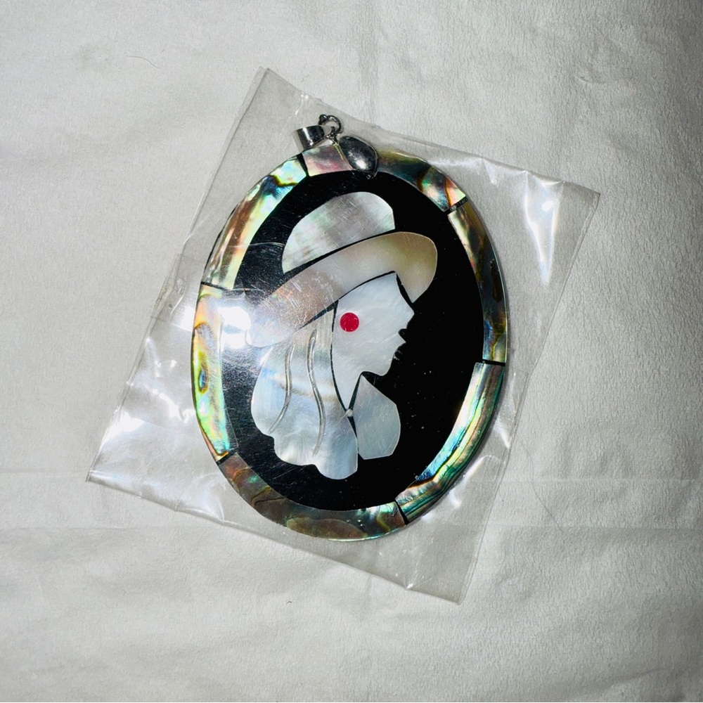 Silhouette Abalone Pendant - Picture 2 of 5